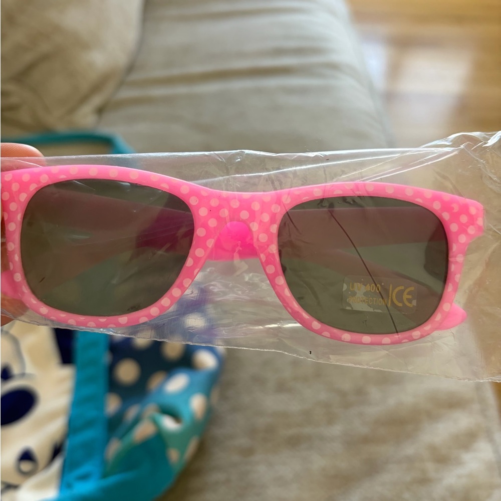 Minnie Mouse tote and glasses - Picture 2 of 4